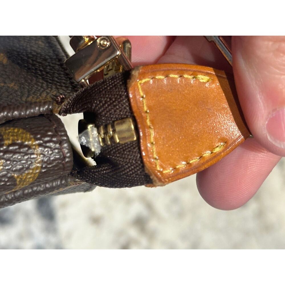 Louis Vuitton Pochette with Chain VGUC COA - Picture 9 of 10